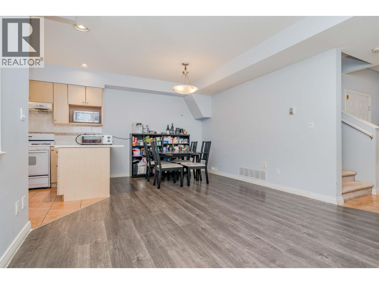 Photo 9 of 25 10411 Hall Avenue, Richmond BC