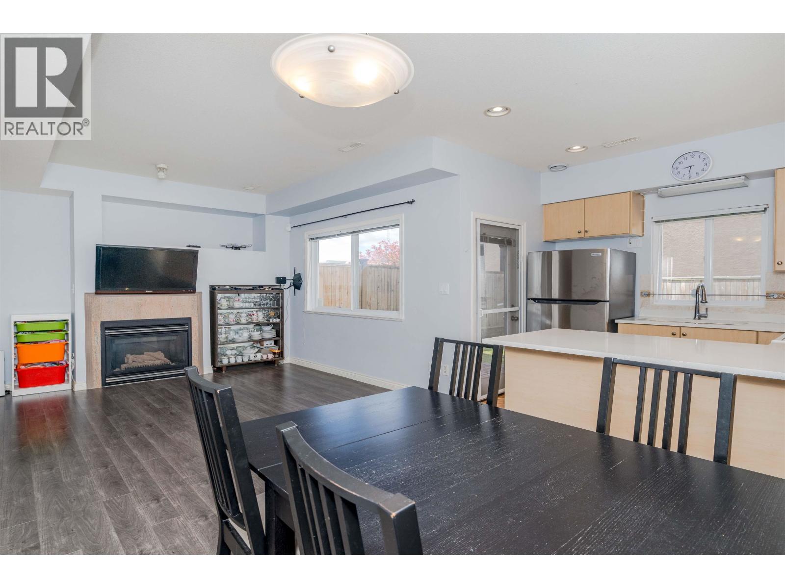 Photo 11 of 25 10411 Hall Avenue, Richmond BC