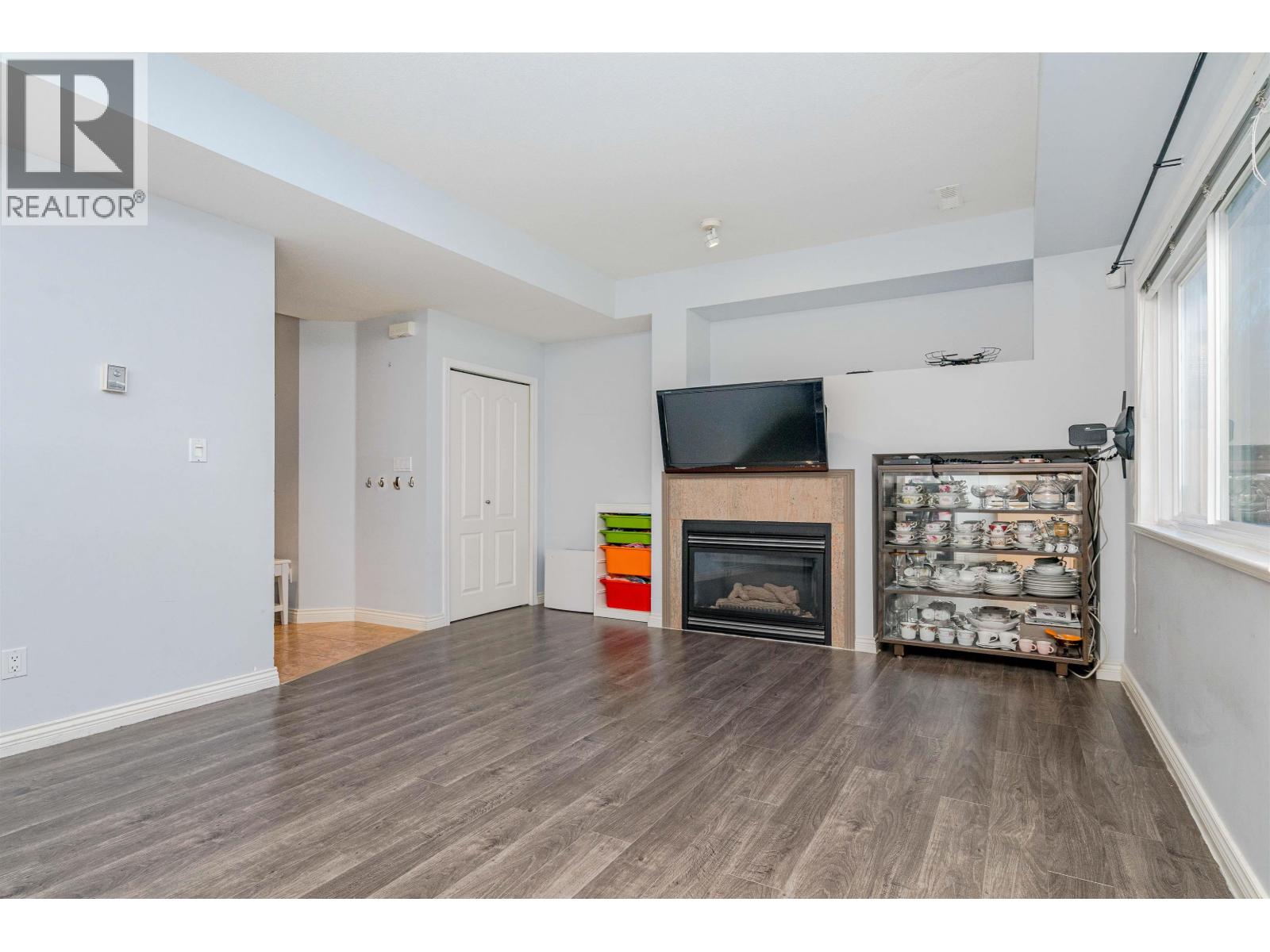 Photo 13 of 25 10411 Hall Avenue, Richmond BC