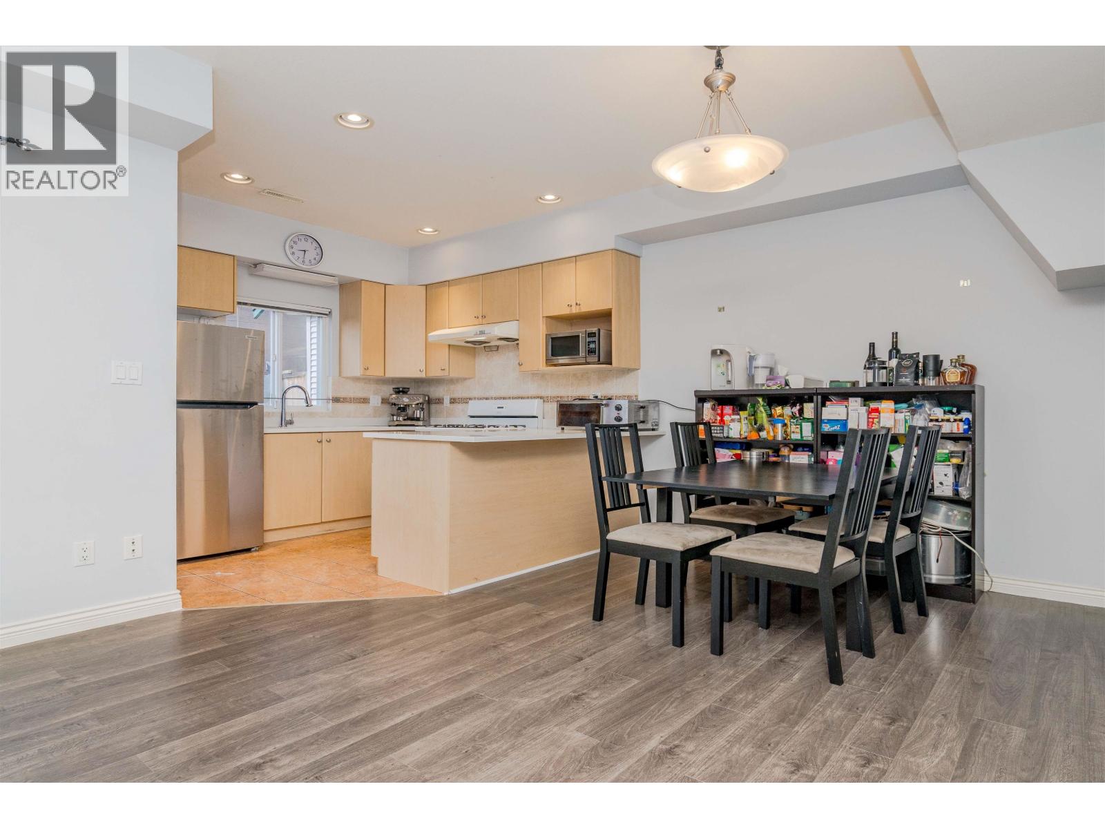 Photo 10 of 25 10411 Hall Avenue, Richmond BC