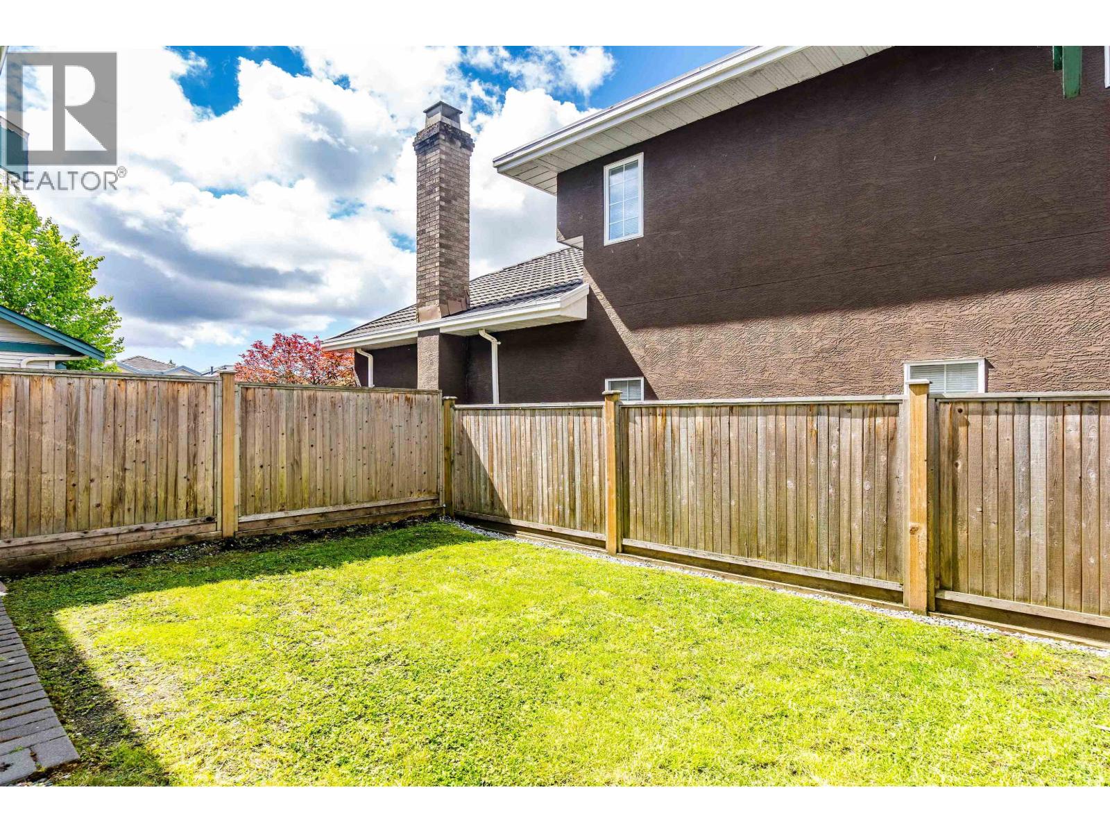 Photo 4 of 25 10411 Hall Avenue, Richmond BC