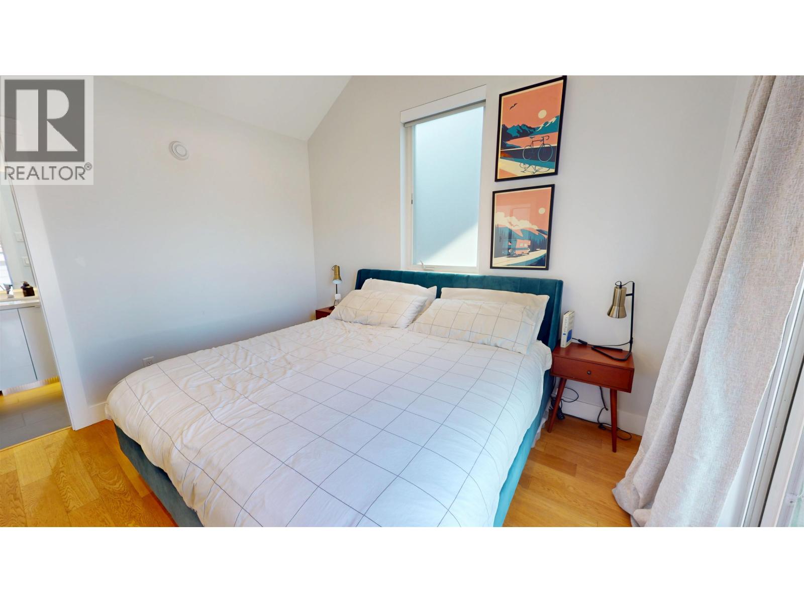 Photo 23 of 2073 E Pender Street, Vancouver BC