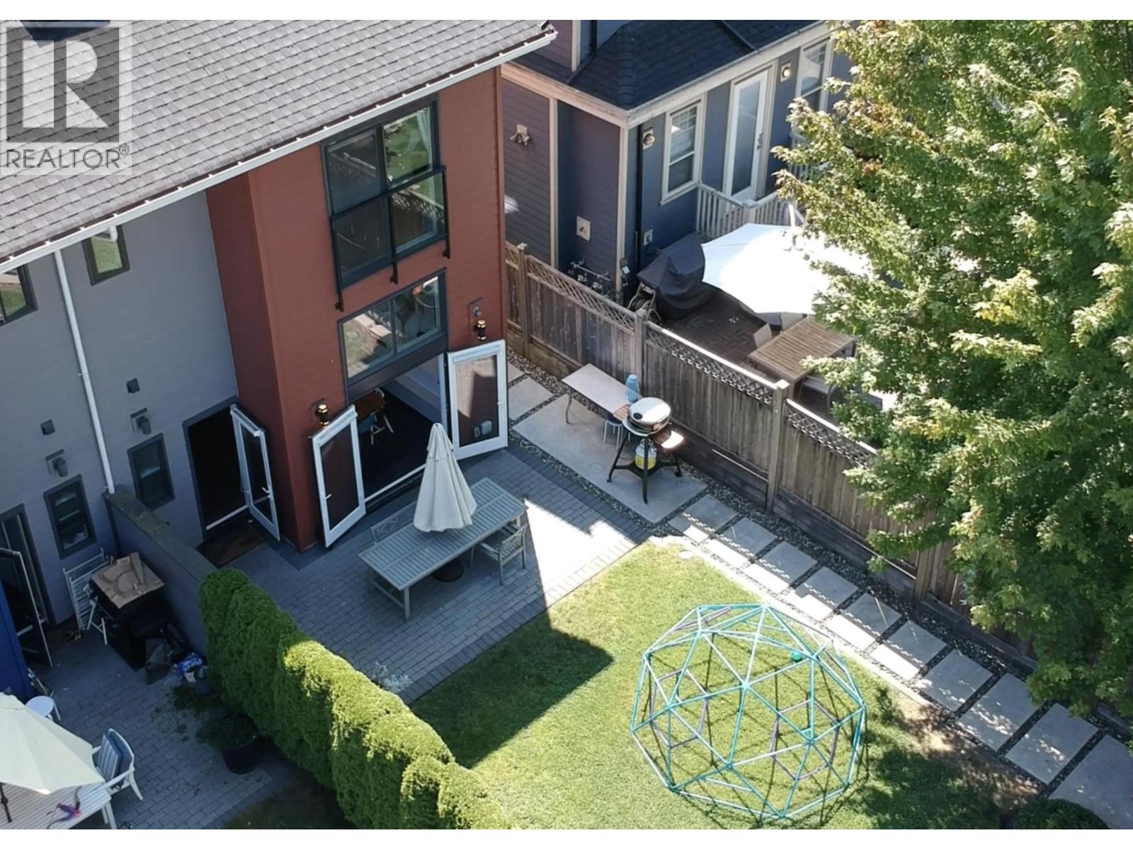 Photo 32 of 2073 E Pender Street, Vancouver BC