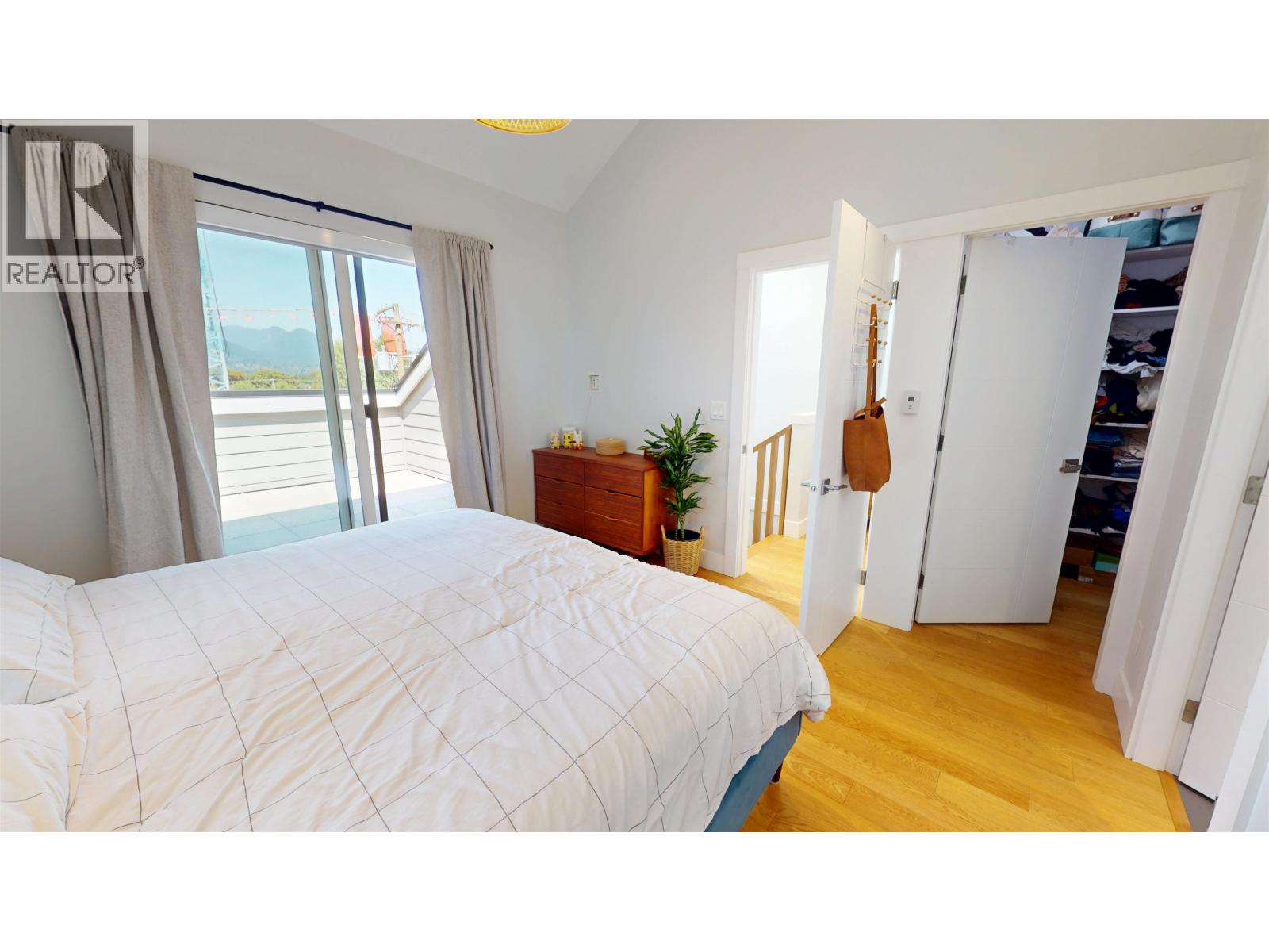 Photo 22 of 2073 E Pender Street, Vancouver BC