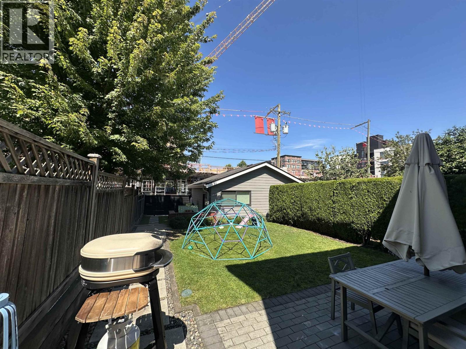 Photo 2 of 2073 E Pender Street, Vancouver BC