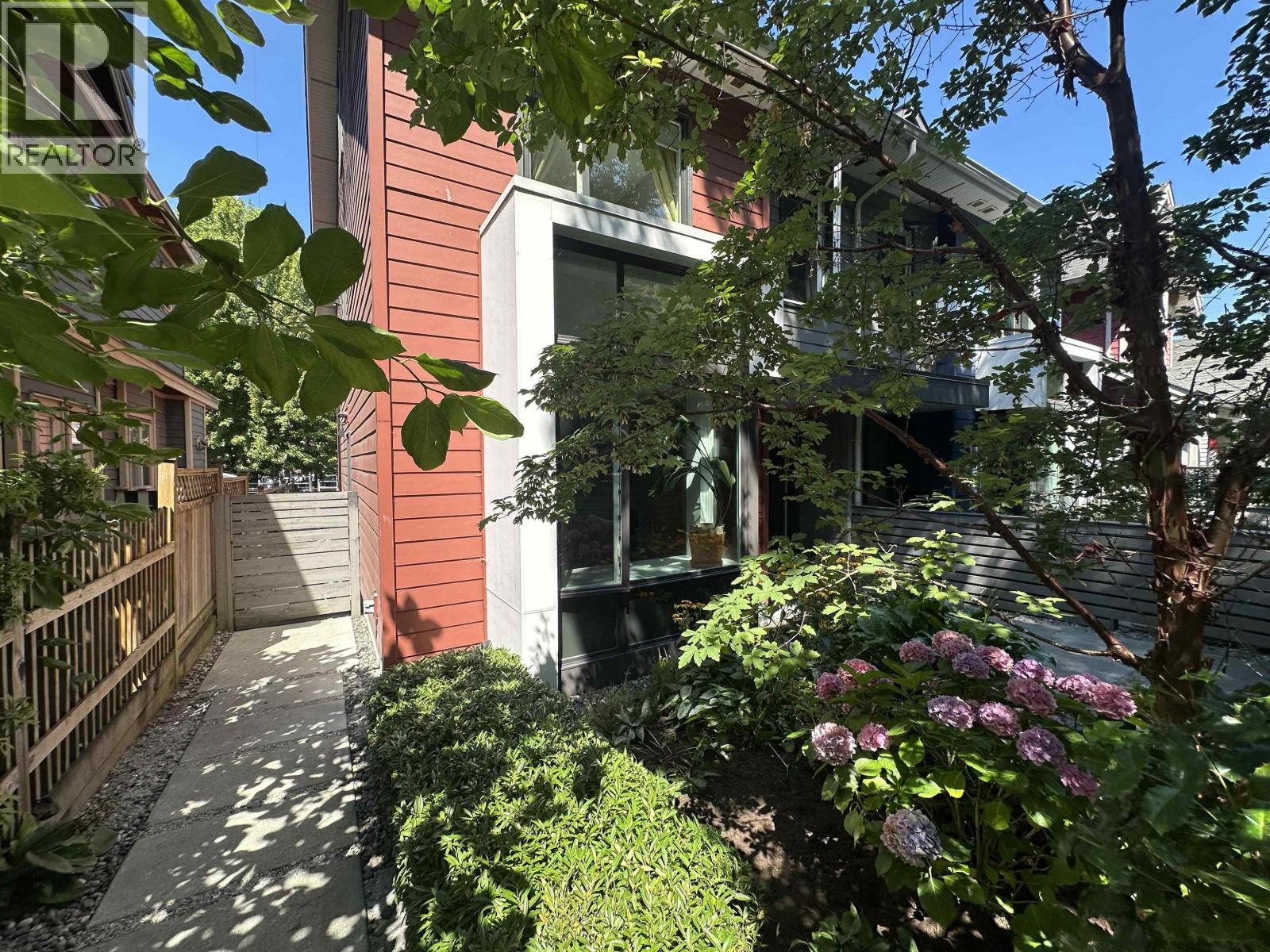 Photo 30 of 2073 E Pender Street, Vancouver BC