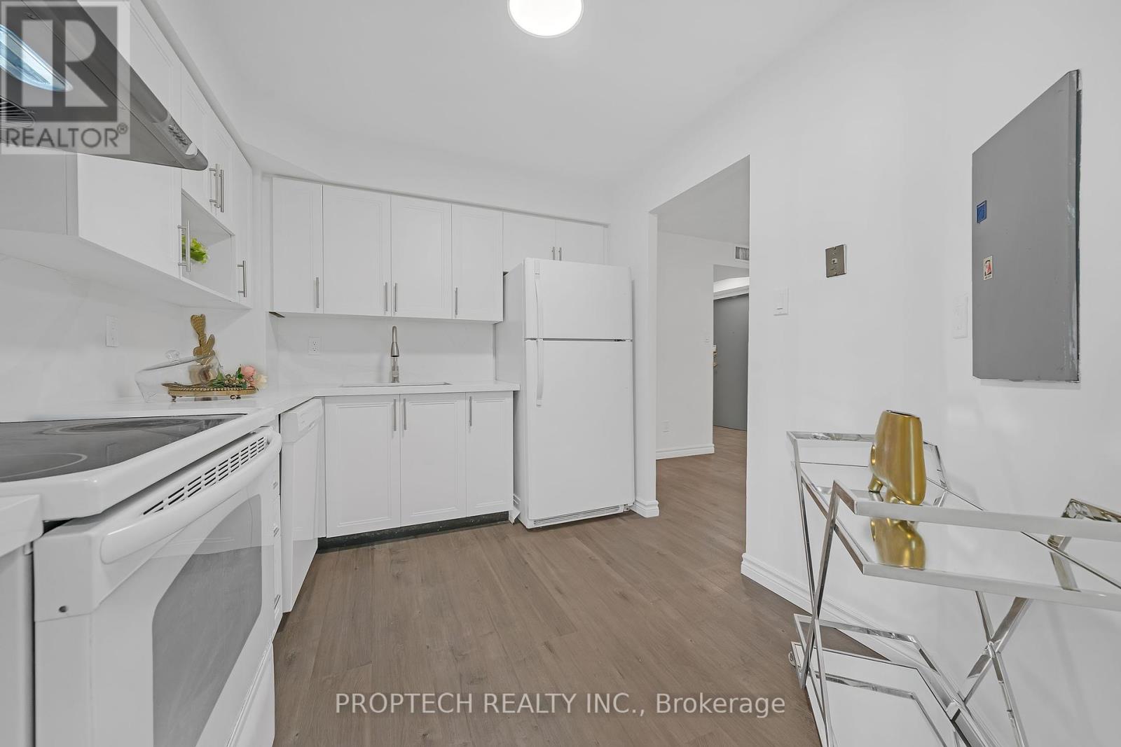 Photo 5 of 204 5795 Yonge Street, Toronto ON