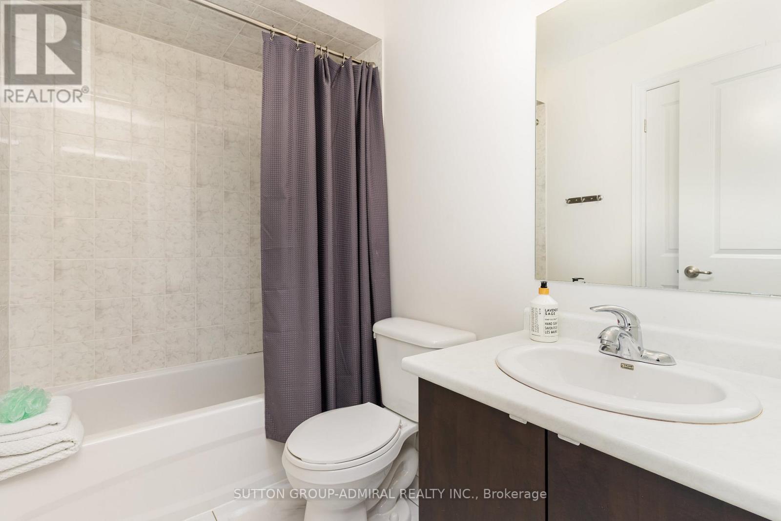 Photo 12 of 32 Grand Trunk Avenue, Vaughan ON