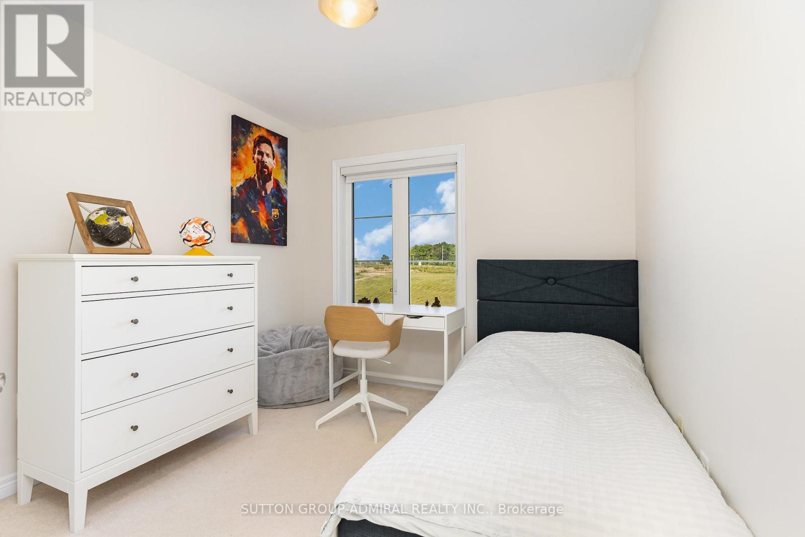 Photo 11 of 32 Grand Trunk Avenue, Vaughan ON
