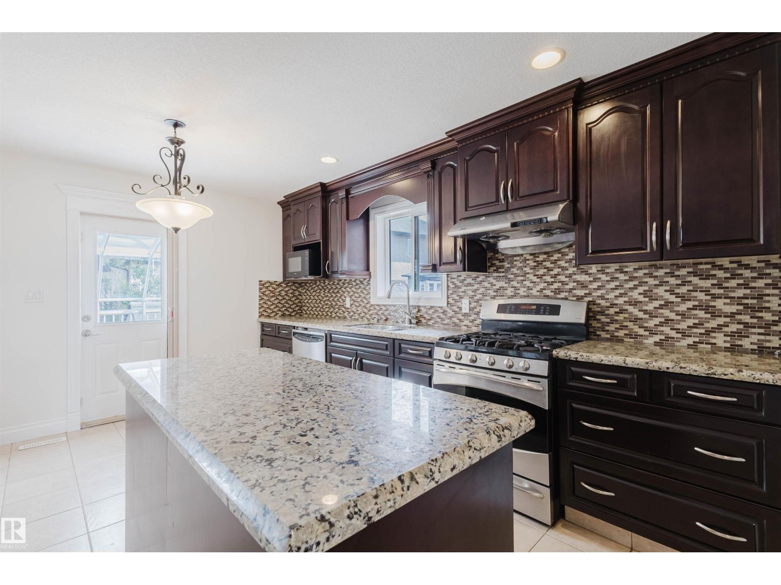 Photo 17 of 1515 69 St Sw, Edmonton AB