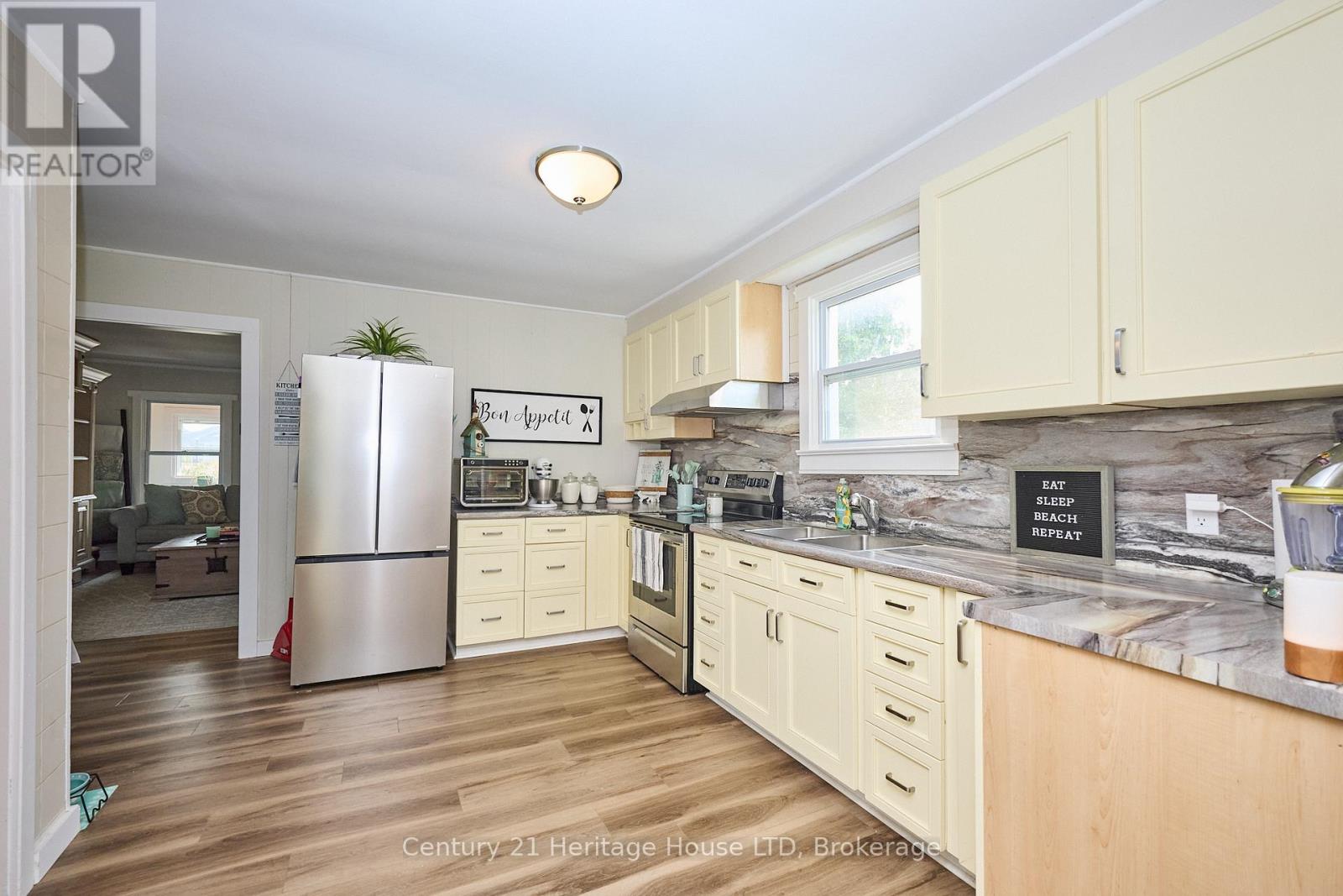 Photo 2 of 349 Bassett Avenue, Fort Erie ON