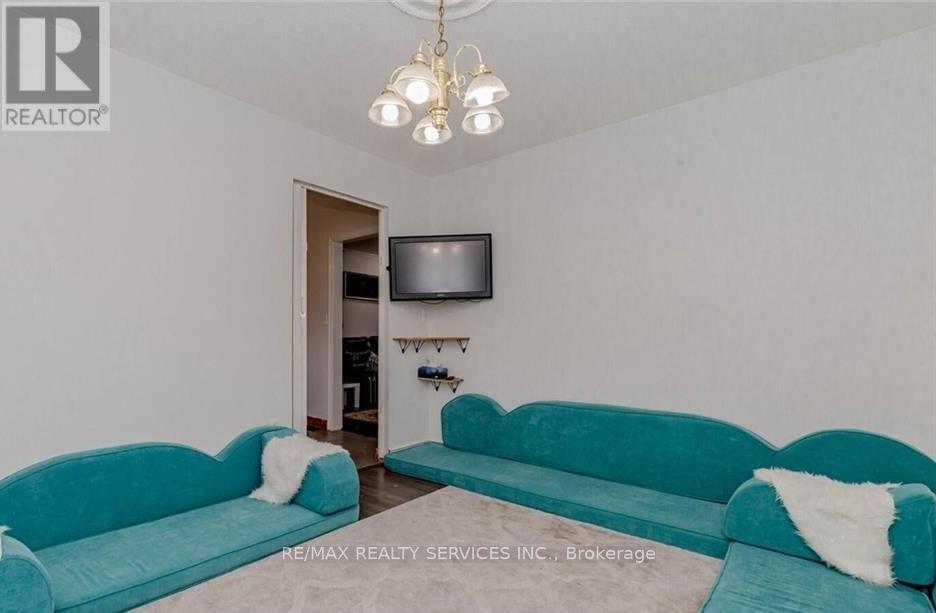 Photo 6 of 18 Greenlaw Place, St Catharines ON