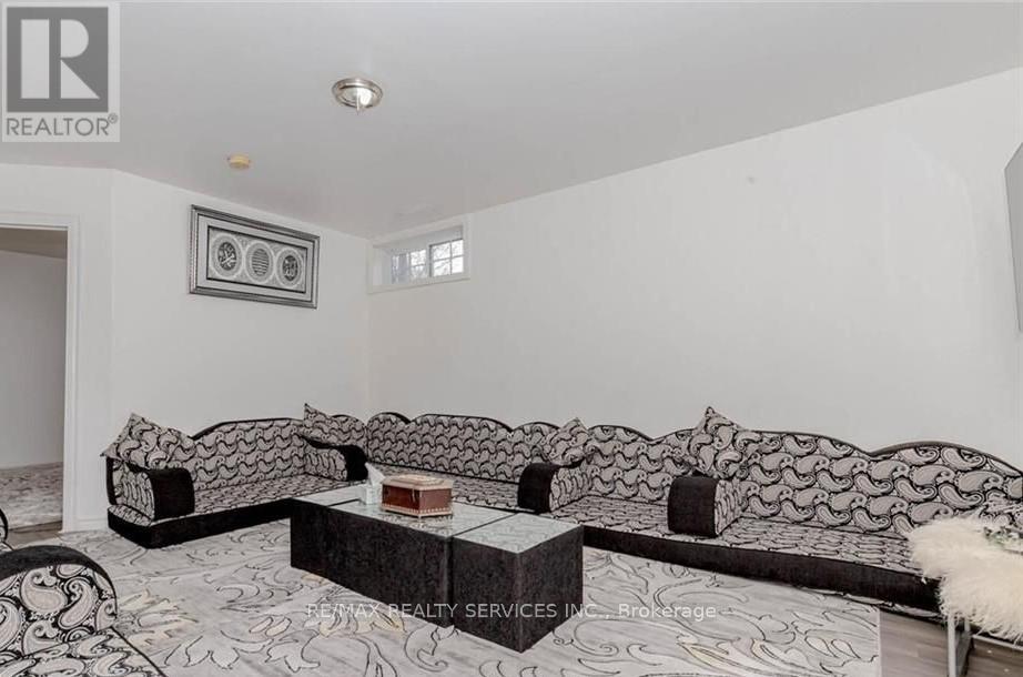 Photo 1 of 18 Greenlaw Place, St Catharines ON