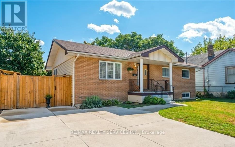 Photo 9 of 18 Greenlaw Place, St Catharines ON