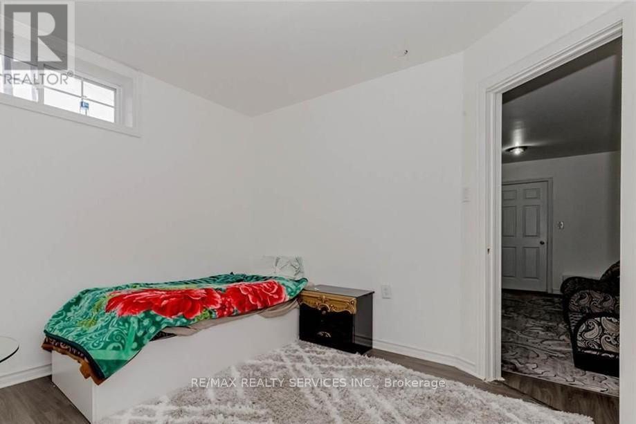 Photo 2 of 18 Greenlaw Place, St Catharines ON
