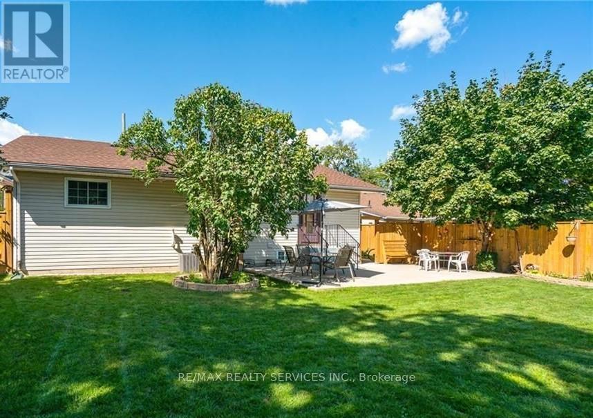 Photo 14 of 18 Greenlaw Place, St Catharines ON