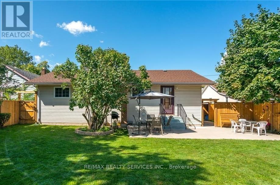 Photo 15 of 18 Greenlaw Place, St Catharines ON
