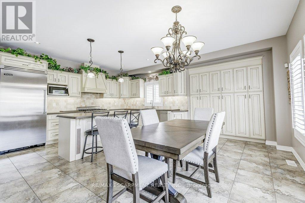 Photo 25 of 33 Lockman Drive, Hamilton ON