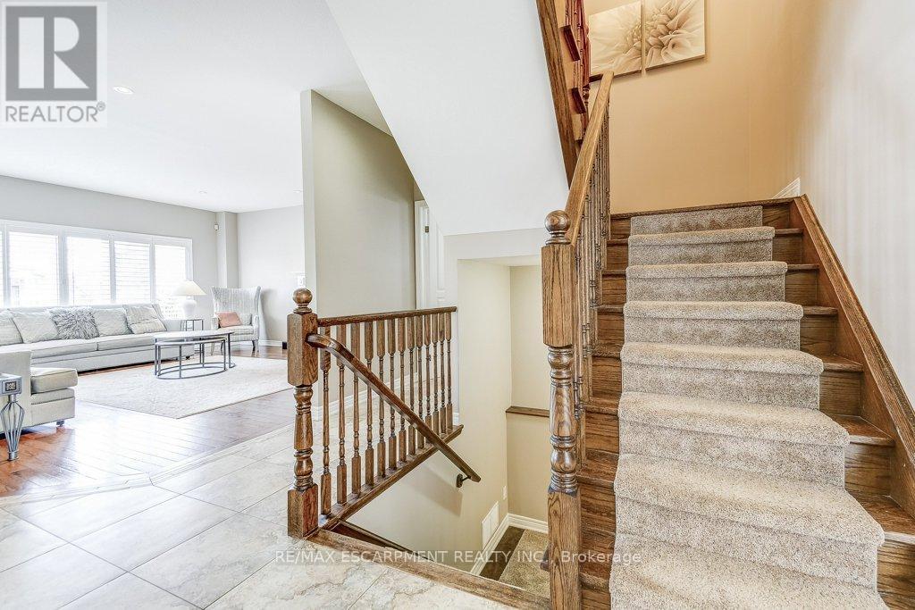Photo 20 of 33 Lockman Drive, Hamilton ON