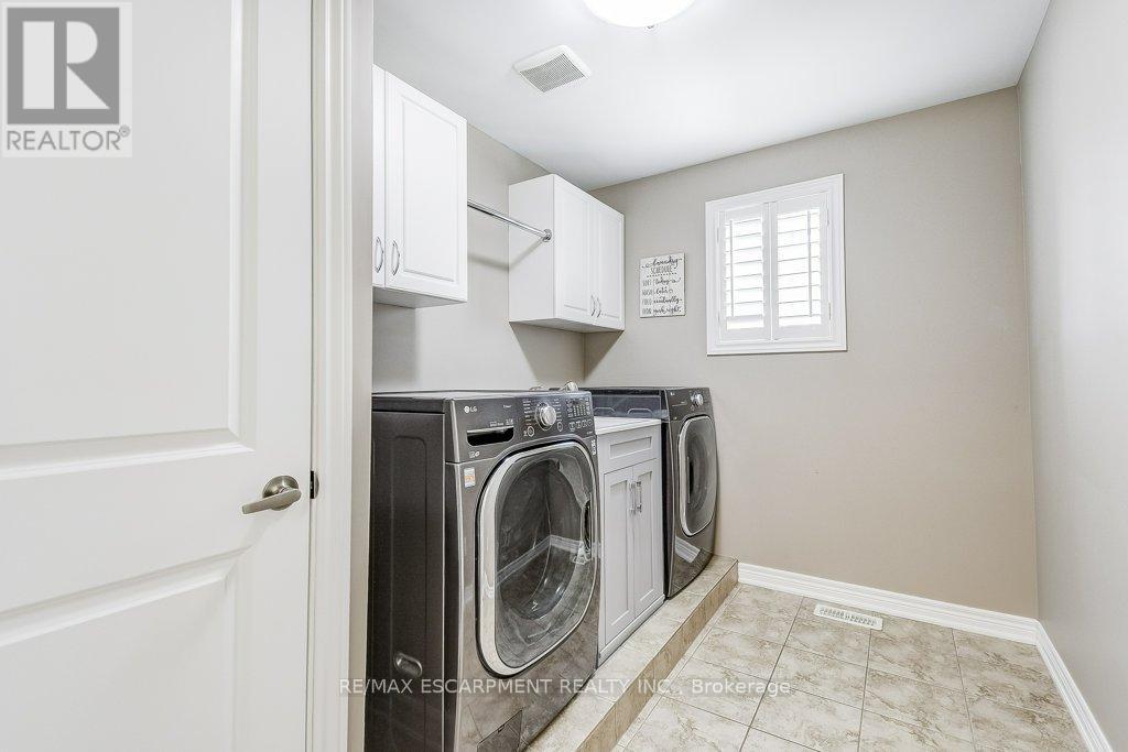 Photo 43 of 33 Lockman Drive, Hamilton ON