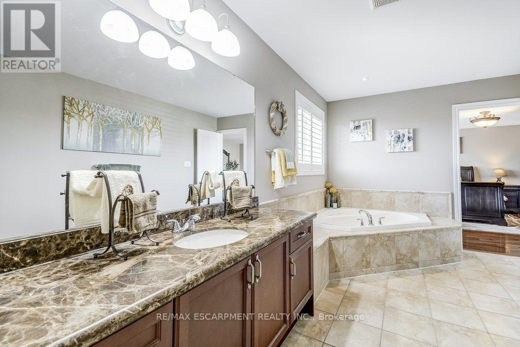 Photo 42 of 33 Lockman Drive, Hamilton ON