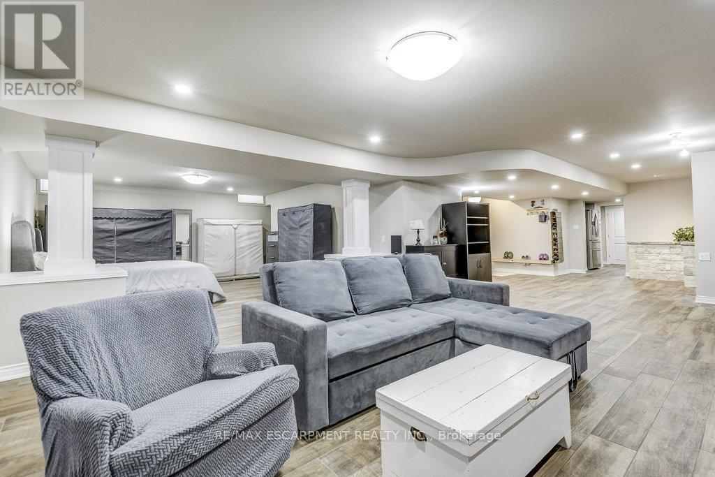 Photo 5 of 33 Lockman Drive, Hamilton ON