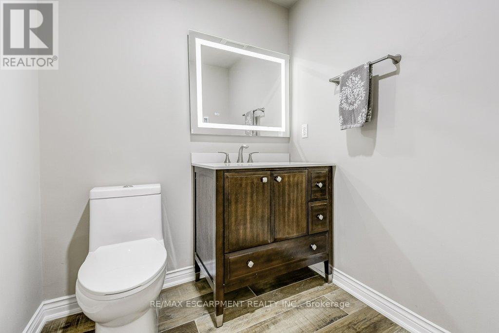 Photo 30 of 33 Lockman Drive, Hamilton ON