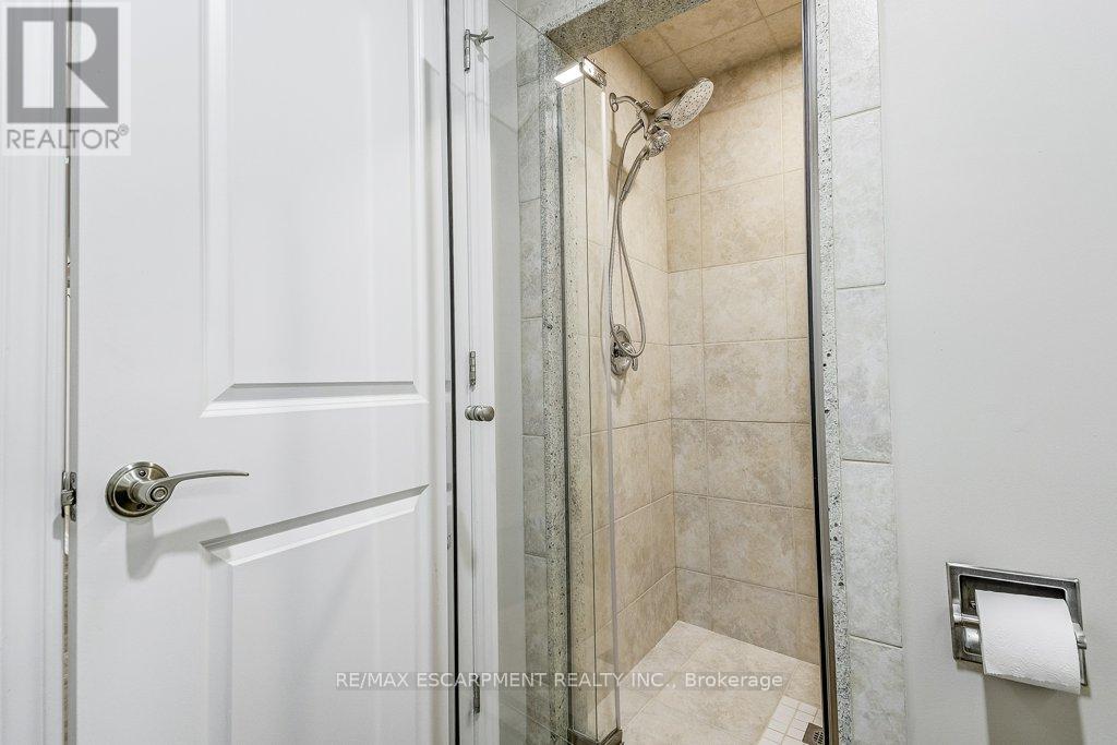 Photo 27 of 33 Lockman Drive, Hamilton ON