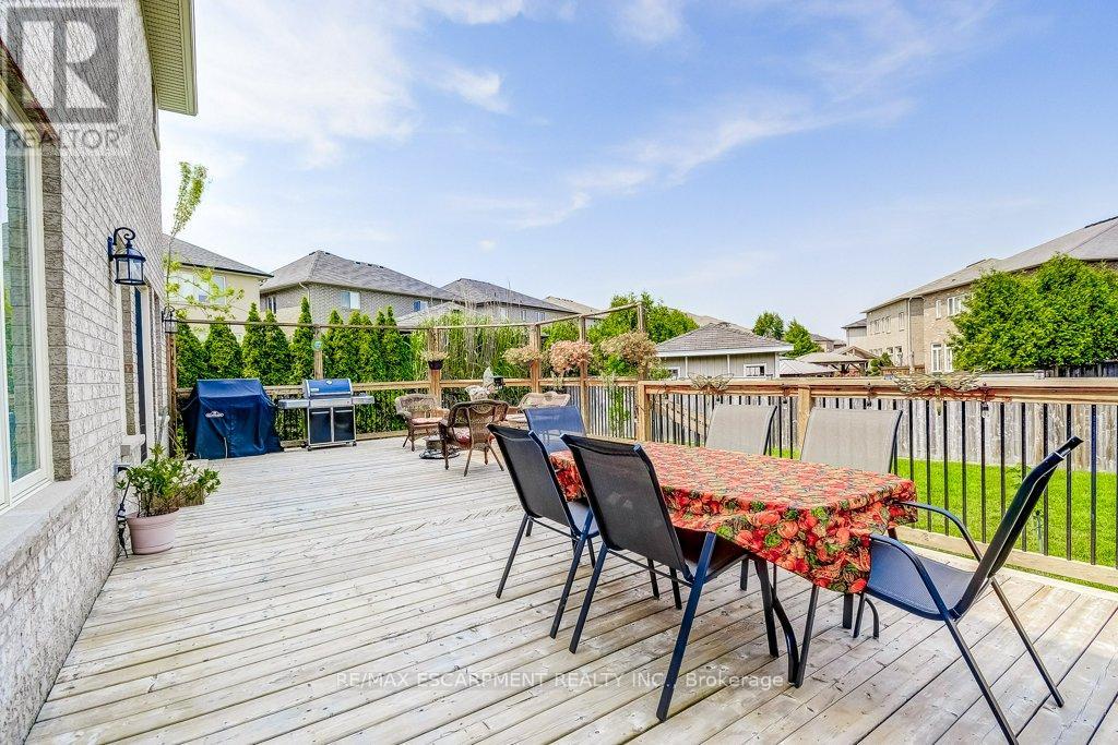 Photo 13 of 33 Lockman Drive, Hamilton ON