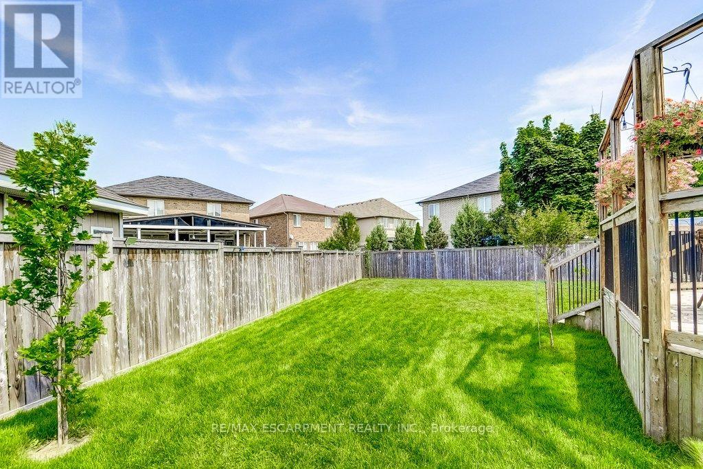 Photo 8 of 33 Lockman Drive, Hamilton ON