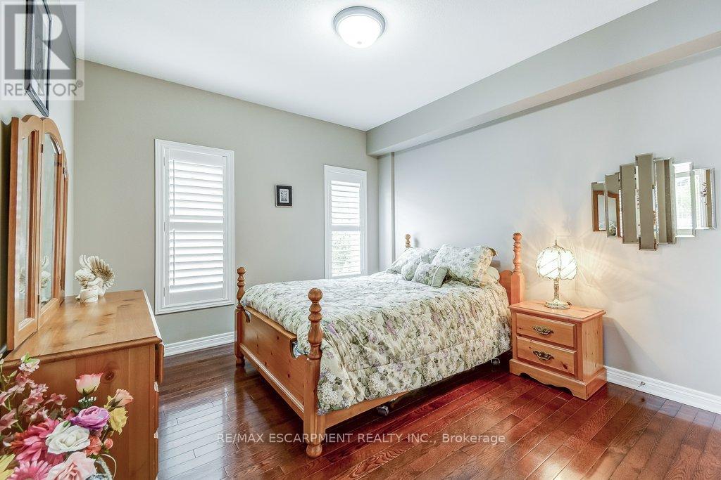 Photo 9 of 33 Lockman Drive, Hamilton ON