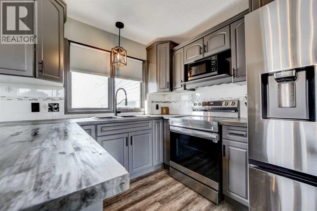 Photo 11 of 340 Canyon Drive, Pincher Creek AB
