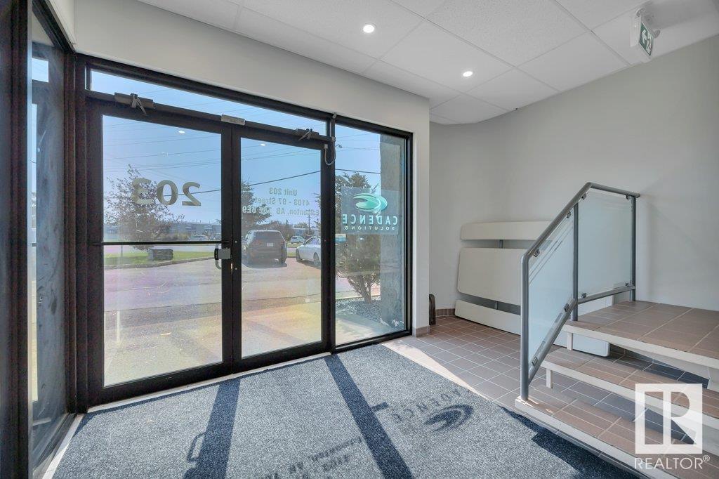 Photo 19 of 203 4103 97 St Nw, Edmonton AB