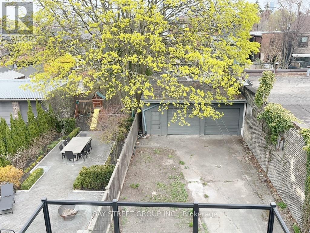 Photo 8 of 163 Delaware Avenue, Toronto ON