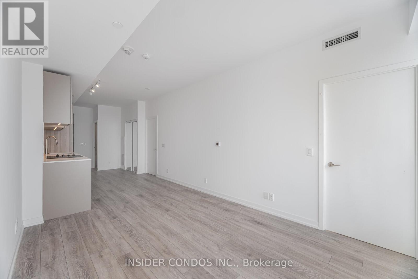 Photo 5 of 4911 55 Mercer Street, Toronto ON