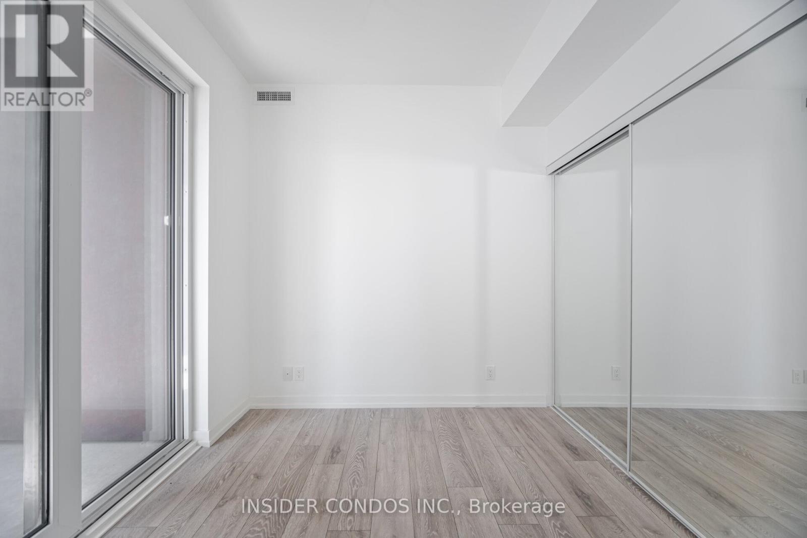Photo 3 of 4911 55 Mercer Street, Toronto ON