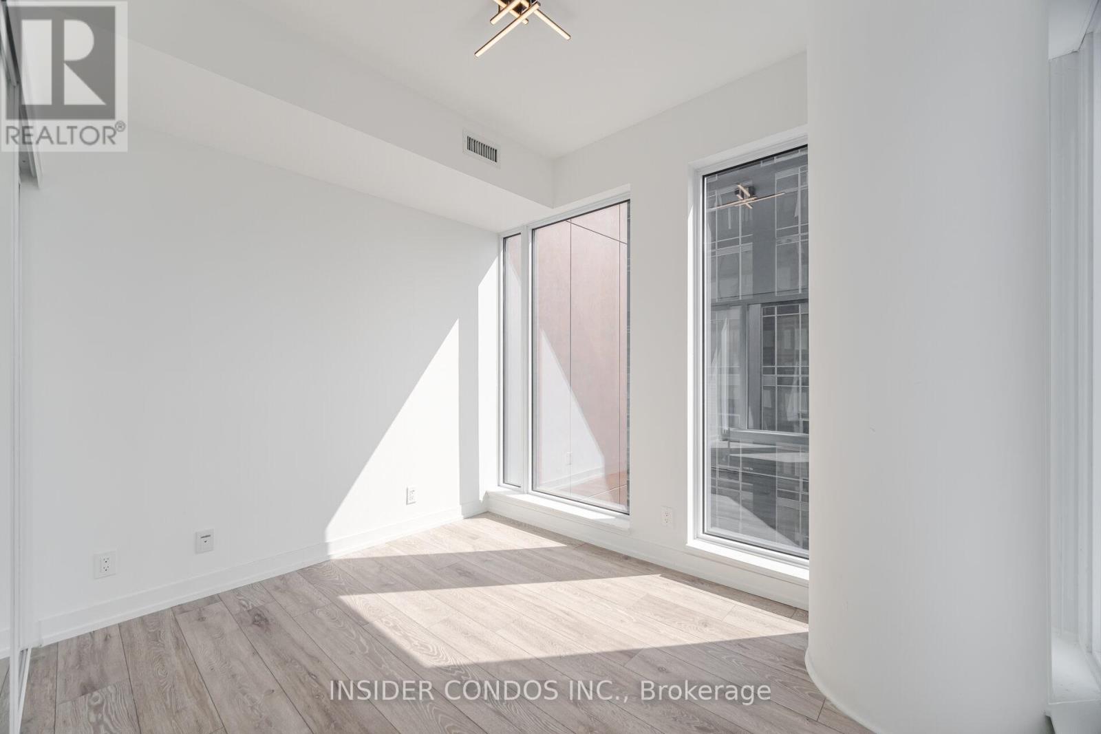Photo 1 of 4911 55 Mercer Street, Toronto ON