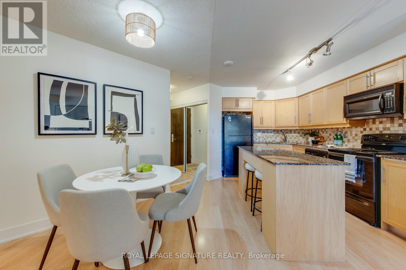 Photo 10 of 1401 20 Blue Jays Way, Toronto ON