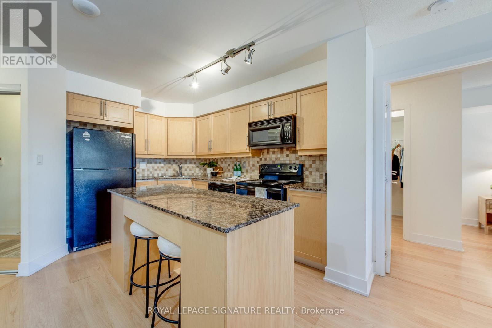 Photo 37 of 1401 20 Blue Jays Way, Toronto ON