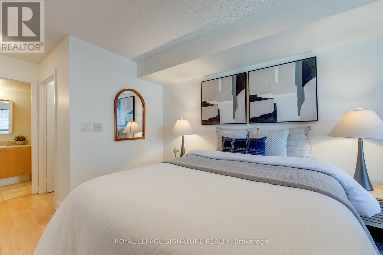 Photo 1 of 1401 20 Blue Jays Way, Toronto ON