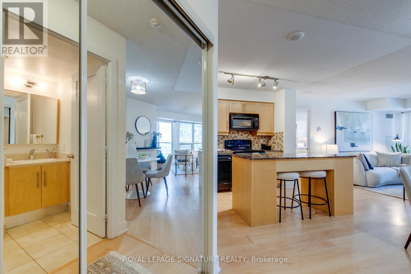Photo 42 of 1401 20 Blue Jays Way, Toronto ON