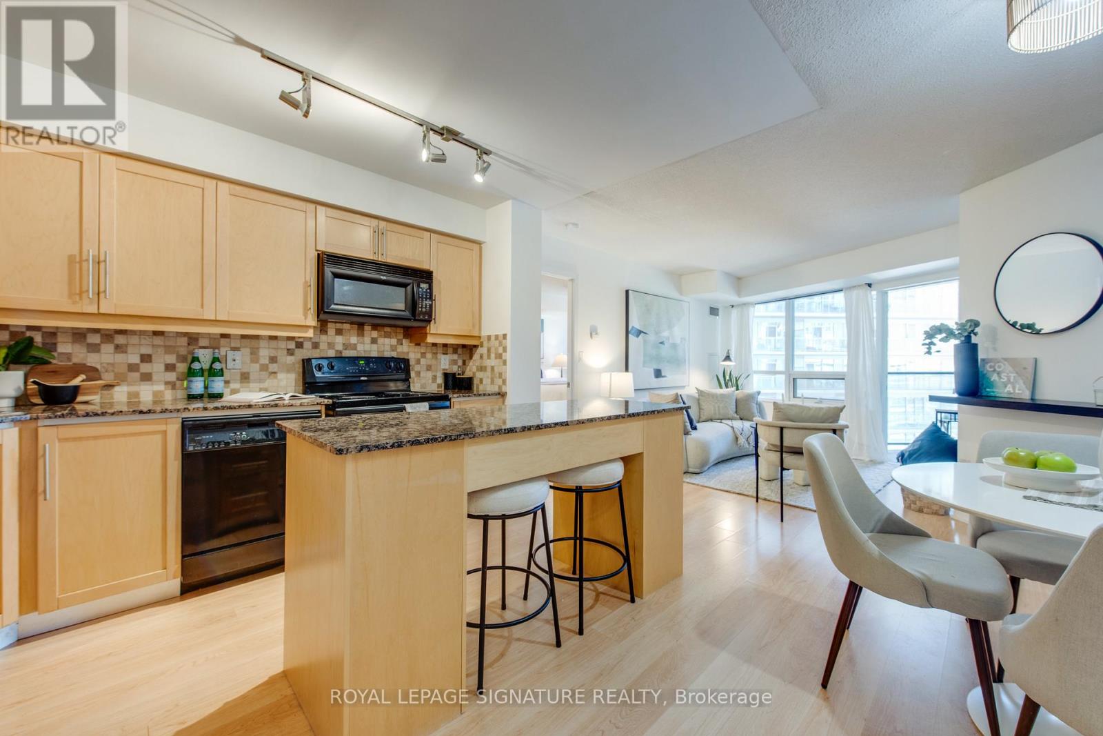 Photo 40 of 1401 20 Blue Jays Way, Toronto ON