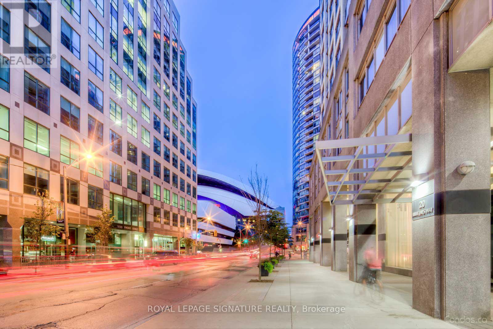 Photo 4 of 1401 20 Blue Jays Way, Toronto ON