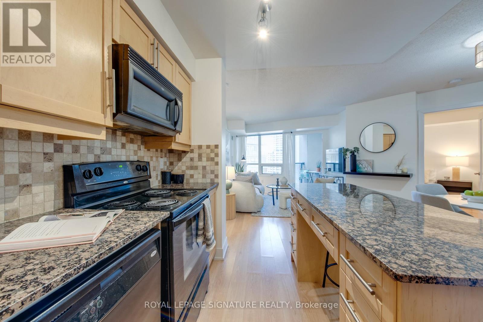 Photo 32 of 1401 20 Blue Jays Way, Toronto ON