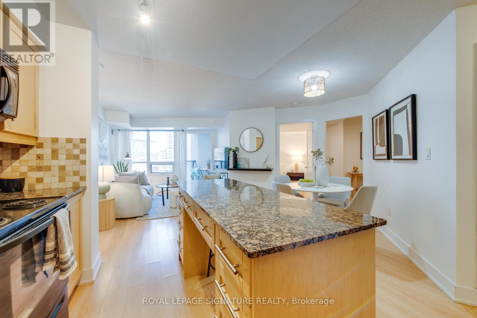 Photo 9 of 1401 20 Blue Jays Way, Toronto ON