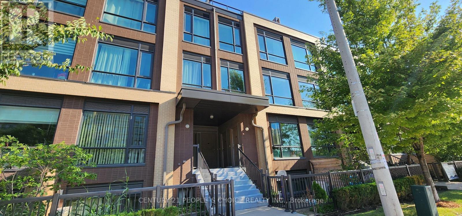 Photo 1 of 207 639 Lawrence Avenue W, Toronto ON