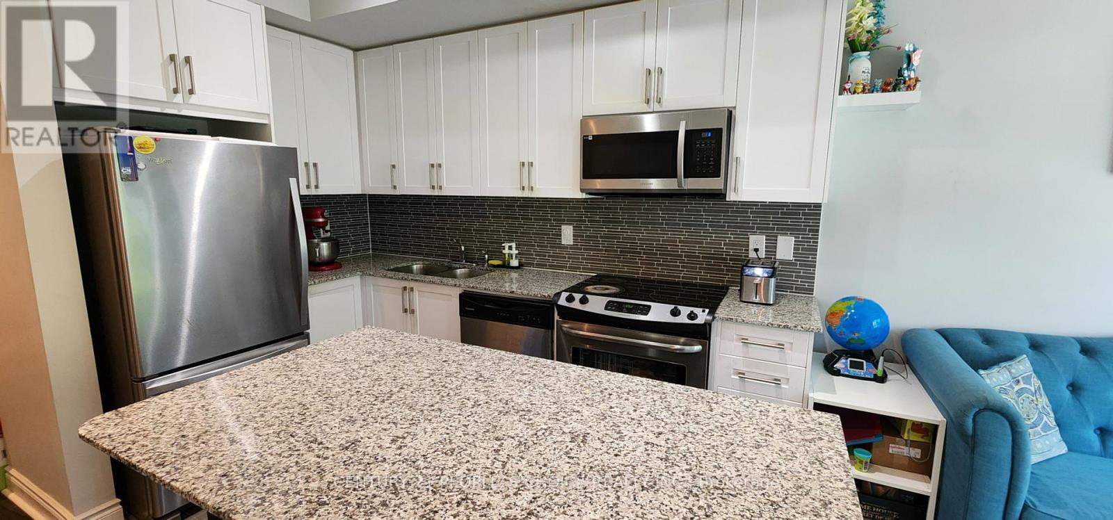 Photo 6 of 207 639 Lawrence Avenue W, Toronto ON