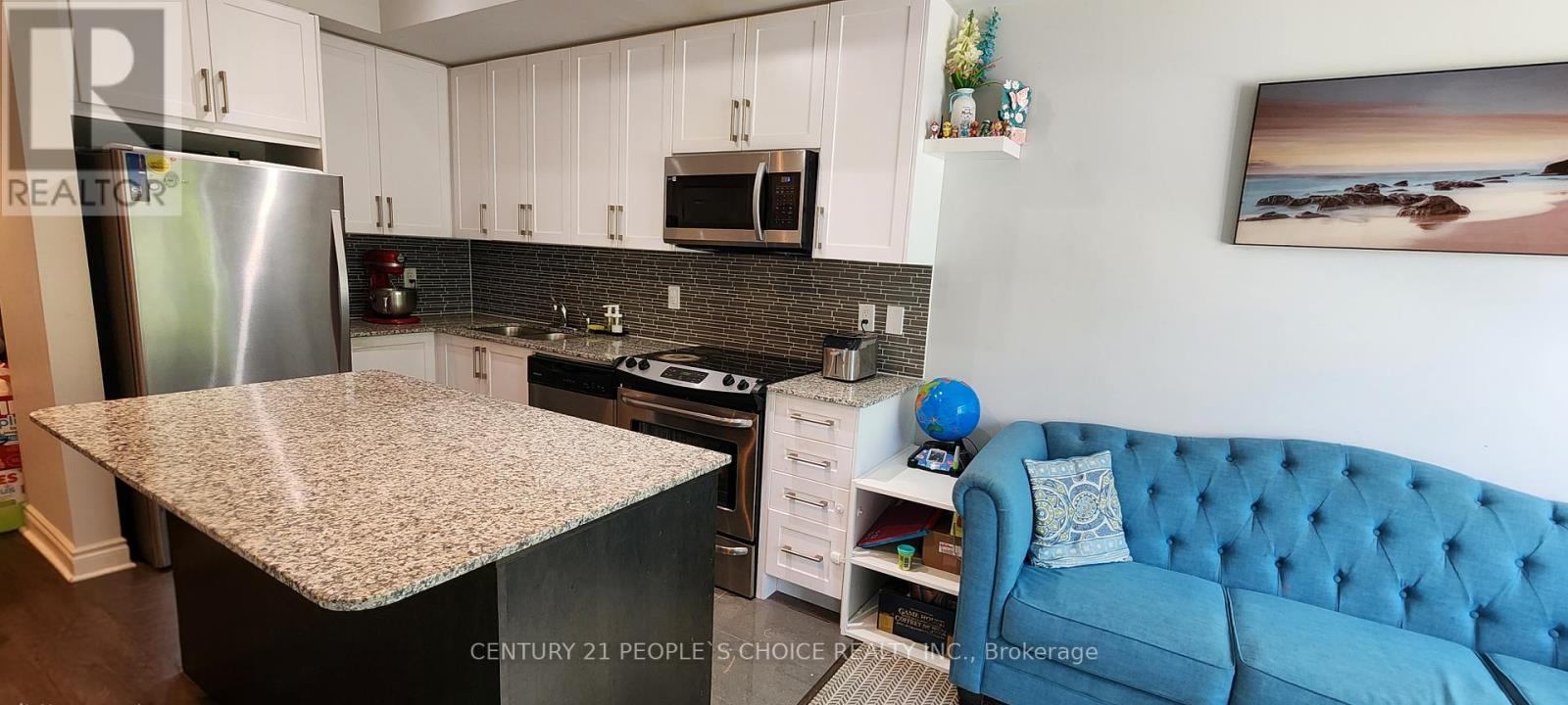 Photo 7 of 207 639 Lawrence Avenue W, Toronto ON