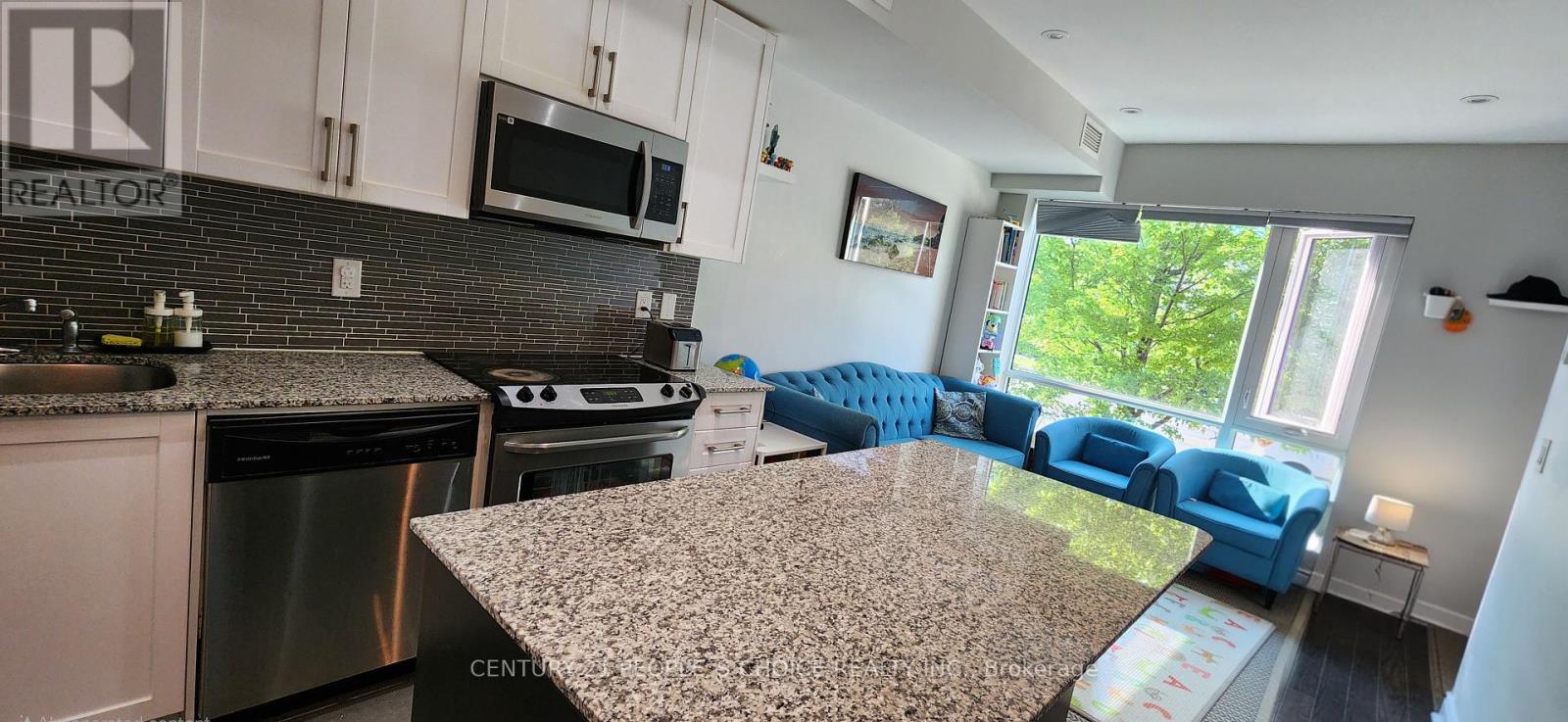 Photo 8 of 207 639 Lawrence Avenue W, Toronto ON