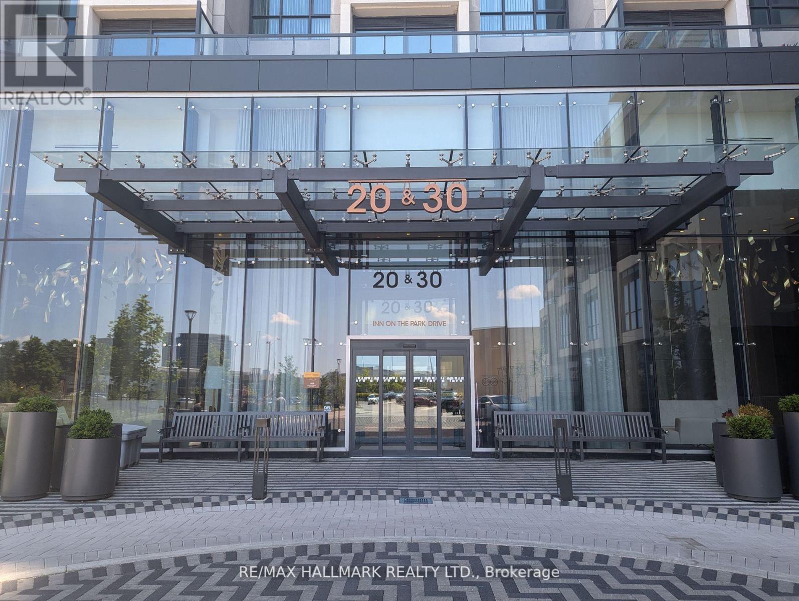 Photo 1 of 1037 20 Inn On The Park Drive, Toronto ON